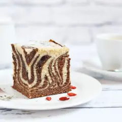 Ciasto zebra z oranżadą na dużą blachę: przepis na pyszny deser