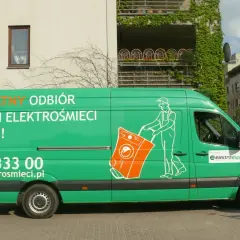 Samochód który zbiera elektrośmieci z osiedla – jak skorzystać z usługi?