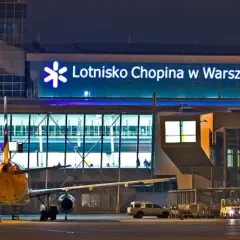Czy lotnisko Chopina i Okęcie to to samo miejsce w Warszawie?