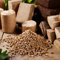 Czym można palić w kominku? Porównanie paliw i ich efektywność