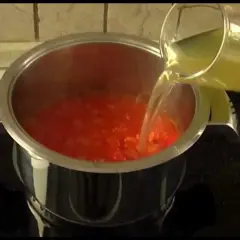 Jak zrobić zupę pomidorową ze świeżych pomidorów, by zachwycić smakiem