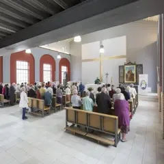 Opuszczenie niedzielnej mszy świętej – czy to naprawdę grzech?