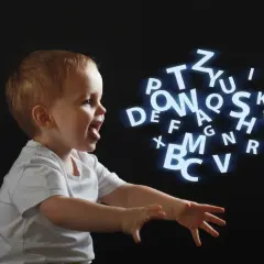 Kiedy dziecko mówi? Etapy rozwoju mowy od 0 do 3 lat