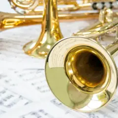 Kiedy powstały najstarsze instrumenty dęte? Fascynująca historia ich pochodzenia