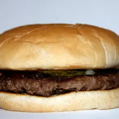 Jak zrobić hamburgera jak z McDonald's - prosty przepis w domu