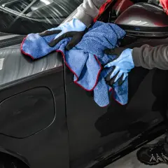Jak myć auto oklejone folią, aby nie uszkodzić okleiny?