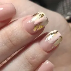 Jak użyć folii do paznokci, aby uzyskać efektowny manicure bez błędów