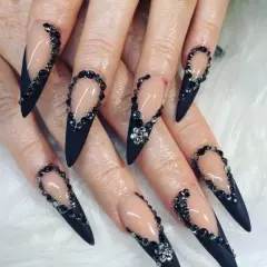 Najmodniejsze trendy manicure 2023: kolory, wzory i techniki, które musisz znać