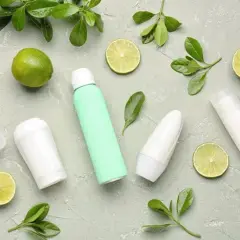 Co lepsze: dezodorant czy antyperspirant? Odkryj kluczowe różnice