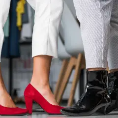Eleganckie buty do garnituru damskiego: unikaj wpadek w biznesowym stylu