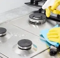 Skuteczne sposoby na czyszczenie kuchenki gazowej, które musisz znać