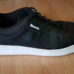 Bench buty co to za firma? Historia, opinie i najpopularniejsze produkty