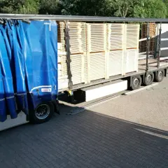 Ile waży naczepa do tira? Poznaj kluczowe informacje o wadze i limitach