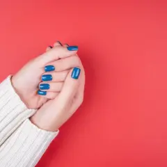 Manicure tytanowy co to? Odkryj jego zalety i wady dla paznokci
