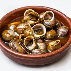 Escargots: Jak przygotować te wyjątkowe ślimaki w masle czosnkowym