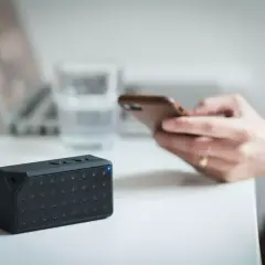 Jak podłączyć głośnik JBL z telefonem - proste kroki i porady