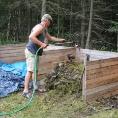 Jak się robi kompost - proste kroki do efektywnego kompostowania