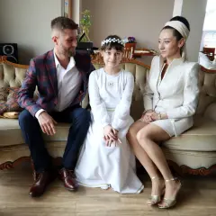 Co ubrać na chrzest swojego dziecka: elegancki strój dla rodziców dziecka