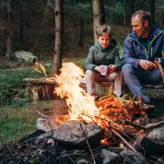 Co grozi za palenie ogniska w lesie? Kary i zasady, które musisz znać