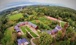 Skansen w Mniszkach: Odkryj zanikające rzemiosła i atrakcje