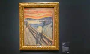Edvard Munchs "Der Schrei" im Museum, ein ikonisches Bild, das Angst und Verzweiflung ausdrückt.