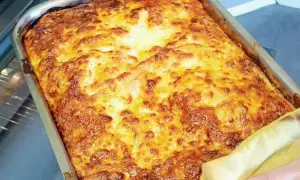 Lasagne maison dorée et gratinée, prête à être dégustée. Un délice pour la conservation des bons moments.