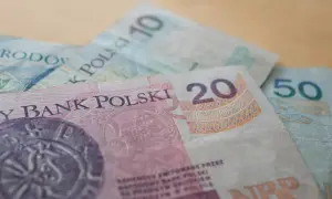 Polskie banknoty 10, 20 i 50 zł. Idealne na wynagrodzenie za urlop i wakacyjne wydatki.