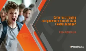Chłopiec krzyczy, a obok niego inni uczniowie. Grafika promuje trening zastępowania agresji (TZA) i resocjalizację.