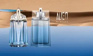 Dwa flakony perfum Mugler Alien Mirage na tle pustynnego krajobrazu. Jeden flakon ma złoty, futurystyczny korek, drugi prostokątny, srebrny.