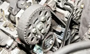 Zbliżenie na mechanizm rozrządu 1.9 TDI. Wymiana rozrządu 1.9 tdi koszt to ważna kwestia dla każdego właściciela.