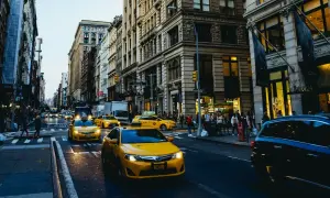 Ile kosztuje taxi za 20 km? Odkryj ukryte koszty przejazdu