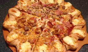 Ile cm ma duża pizza w Pizza Hut? Odkryj jej wymiary i porcje