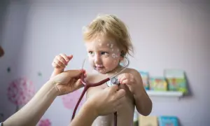 Jak zapobiec ospie po kontakcie? Medyczne fakty i szybkie kroki