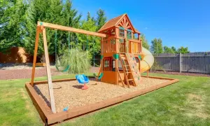 Jak samemu zbudować plac zabaw dla dzieci? Bezpieczny poradnik DIY