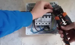 Jak podłączyć esy do skrzynki elektrycznej bezpiecznie i skutecznie