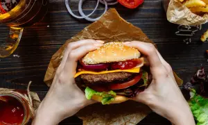 Co to jest hamburger? Historia, definicja i sekrety idealnego smaku
