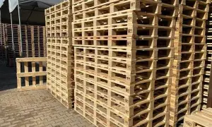 Ile kosztuje europaleta w skupie? Sprawdź ceny i stany palet