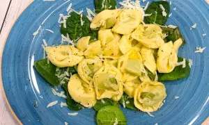 Jak zrobić tortellini ze szpinakiem - łatwy przepis na pyszne danie
