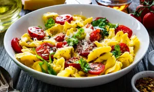 Jak zrobić sałatkę z tortellini - łatwy przepis na pyszne danie