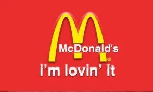 McDonald's "I'm lovin' it" - jedne z najlepszych haseł reklamowych. Żółte łuki na czerwonym tle.