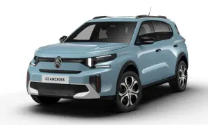 En ljusblå Citroën C3 Aircross, redo för ett citroën c3 aircross test. Den har en modern front med distinkta LED-lampor och ett stort luftintag.
