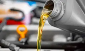 Olej hydrauliczny do koparki: Jak wybrać i uniknąć kosztownych błędów