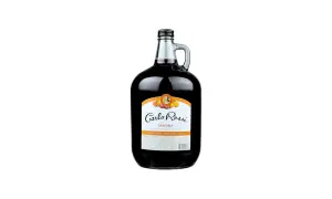 Butelka Carlo Rossi Sangria z uchwytem i etykietą.