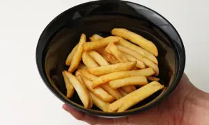 Ile kalorii mają frytki? Odkryj prawdę i jedz je lżej!