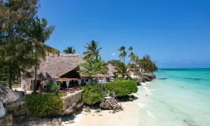 Rajska plaża na Zanzibarze, idealna na wakacje. Pamiętaj o zanzibar szczepienia przed podróżą!