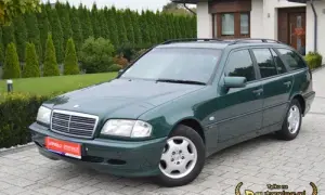 Mercedes W202: Kupić Klasę C? Sprawdź, jak znaleźć perełkę bez rdzy!