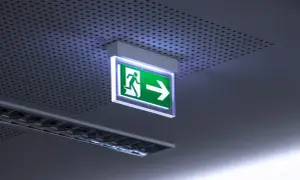 Jak podłączyć oświetlenie awaryjne - proste kroki i ważne zasady