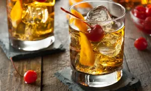 Ile kosztują drinki w klubach? Sprawdź ceny i oszczędź na imprezie