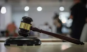 Sąd arbitrażowy: Szybka alternatywa? Poznaj wady i zalety!