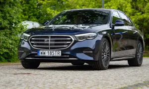Mercedes-Benz klasa E – najważniejsze cechy i porównania z konkurencją
